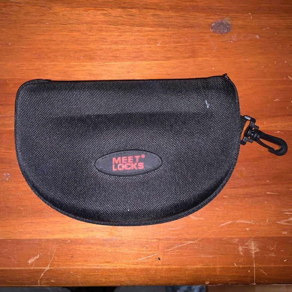 Meet locks sunglasses kit